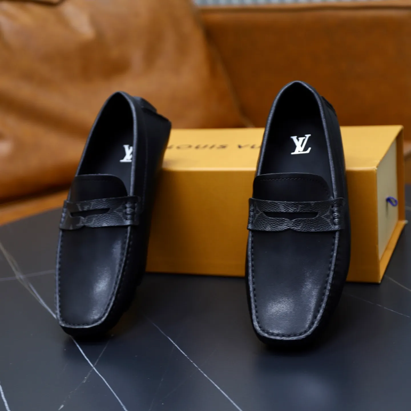 Ex-factory price: 460💰【LV】Louis Vuitton ⚠️High-end men’s driving and pedal series ⚠️38-44 (customized for 45) ⚠️All original cowhide leather! Thick and soft! Made entirely of calfskin lining! Rubber sheet anti-slip beanie sole! Three-dimensional package technology! Fashionable and classic! Handicrafts! Original high quality! Feel free to compare!